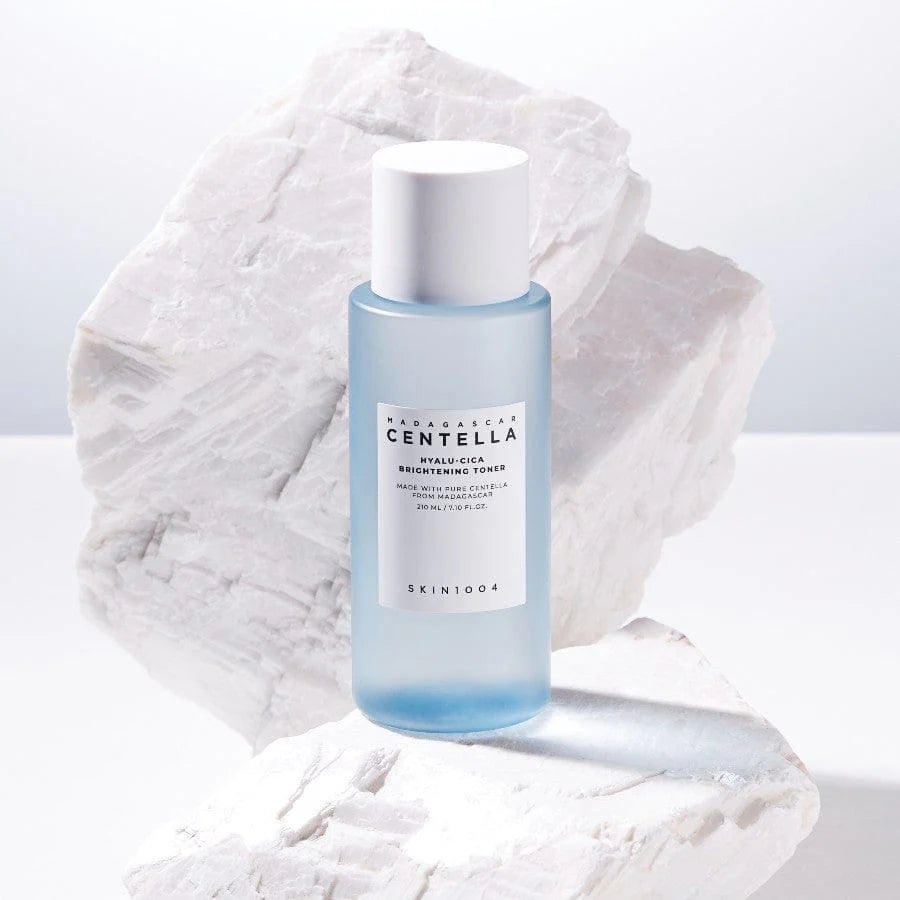 Skin1004 - Madagascar Hyalu-Cica Brightening Toner 210Ml